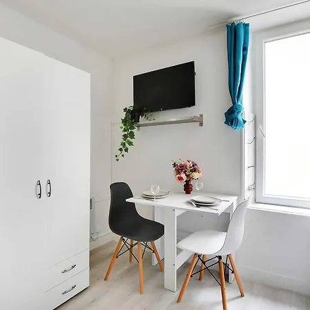 Cozy In The Heart Of The Marais